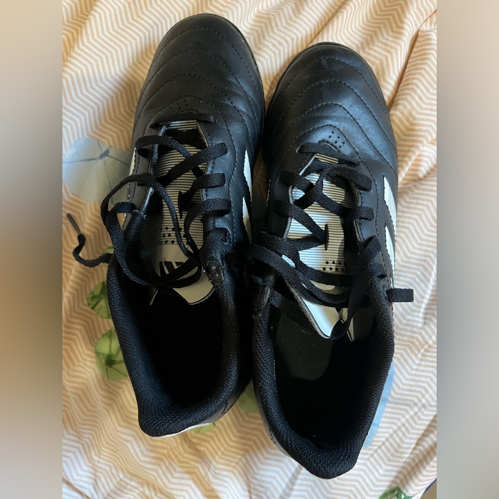 Adidas Black and White indoor turf cleats. Size 5.5Y. Used but very good - Picture 6 of 6